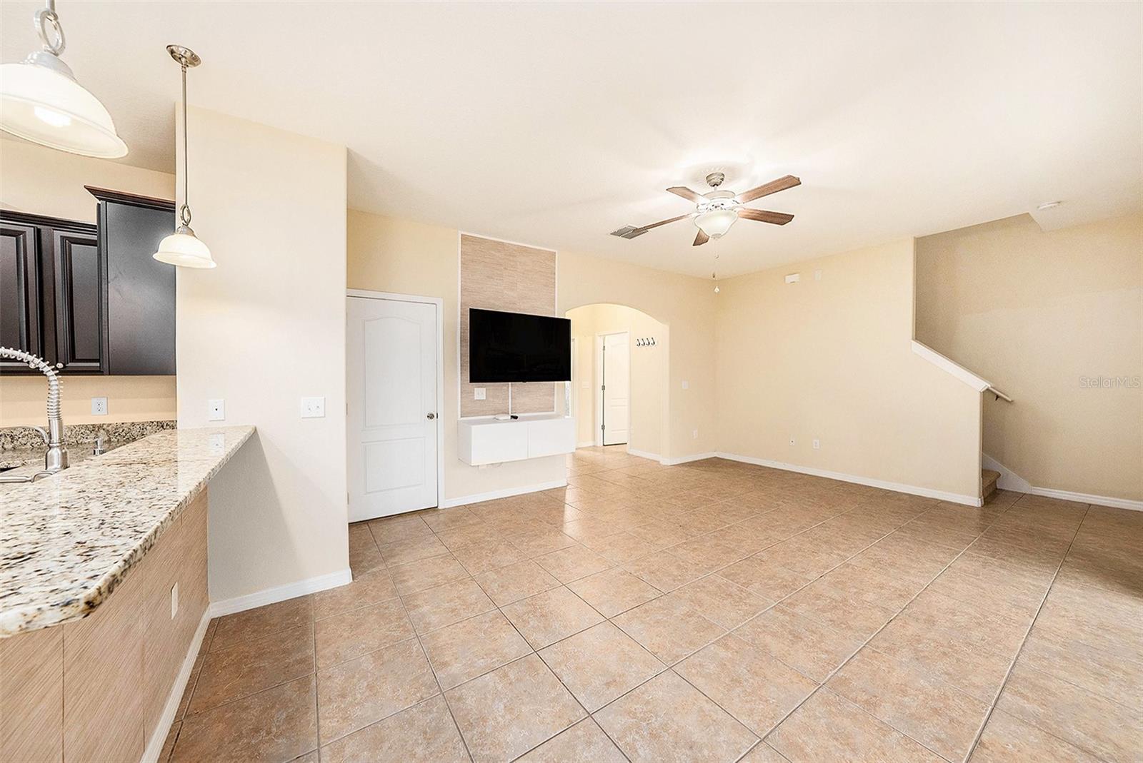 8110 HAMPTON VIEW LN, TAMPA, FL, 33647