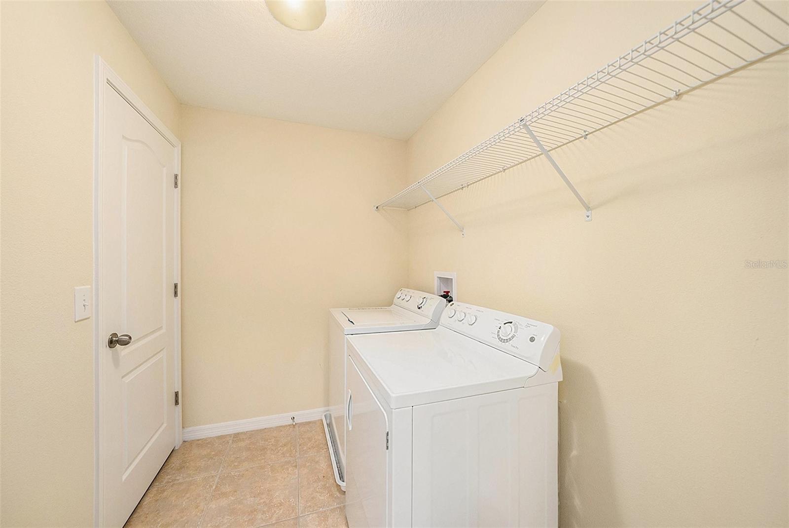 8110 HAMPTON VIEW LN, TAMPA, FL, 33647