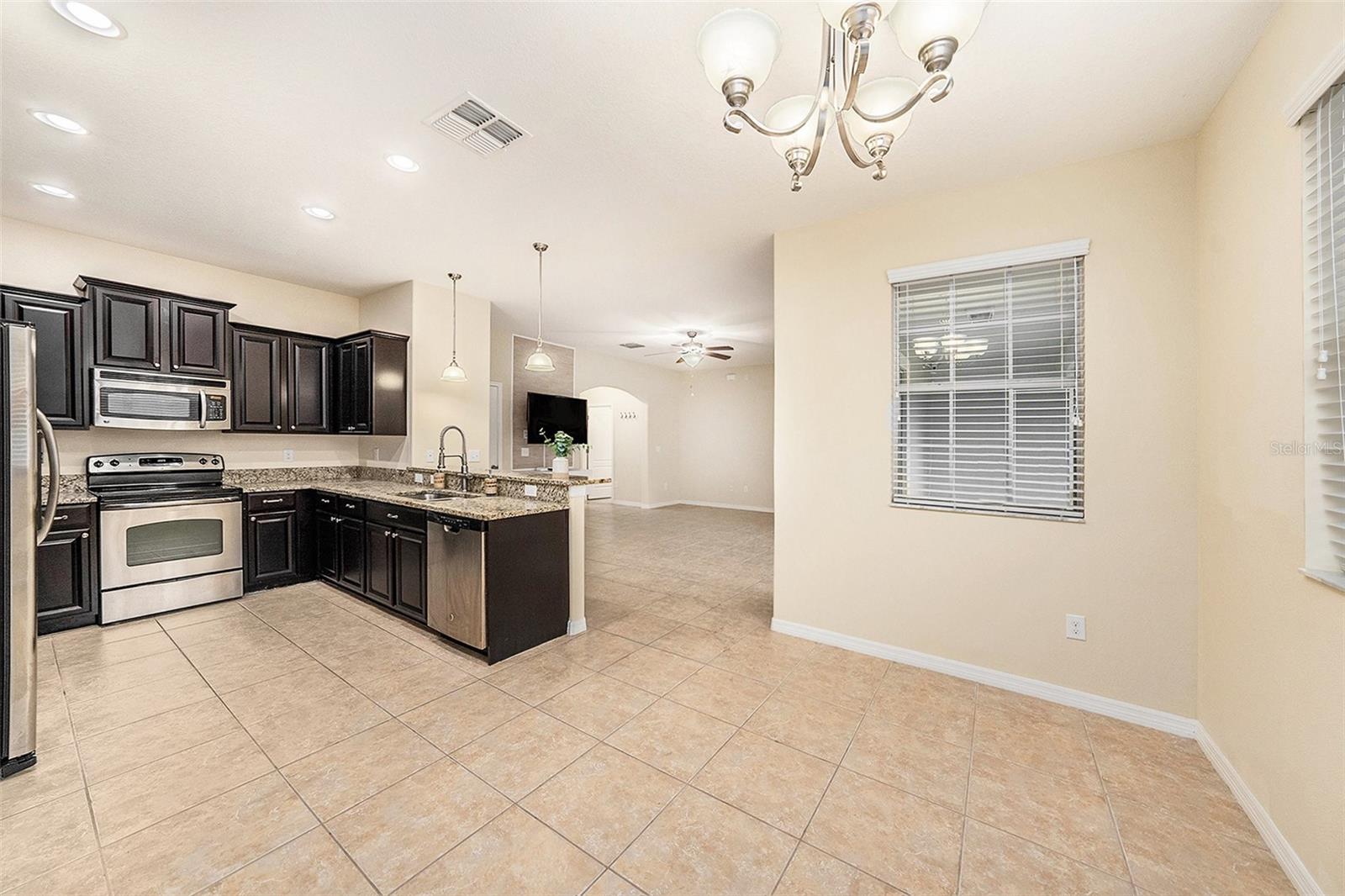 8110 HAMPTON VIEW LN, TAMPA, FL, 33647