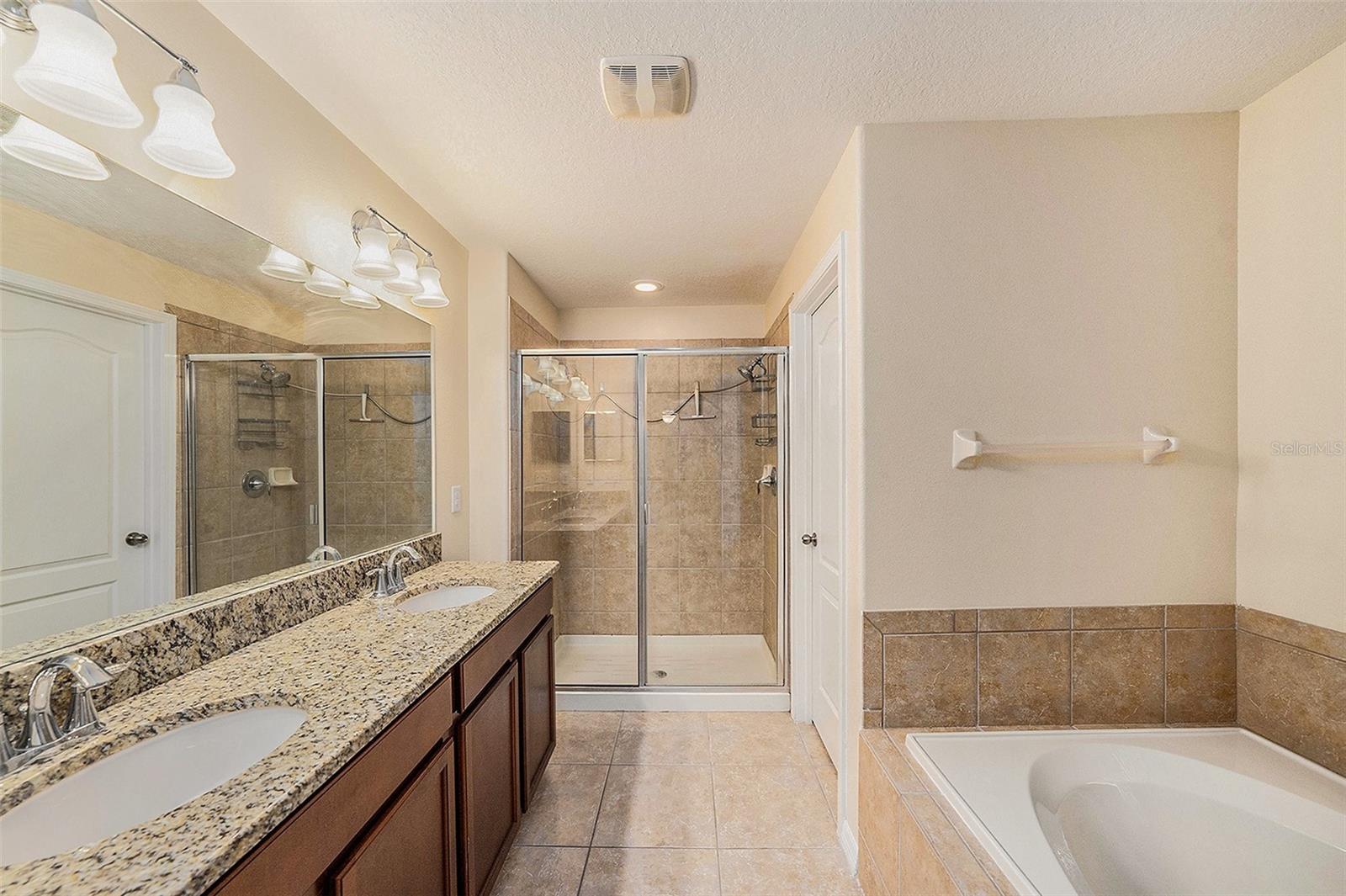 8110 HAMPTON VIEW LN, TAMPA, FL, 33647