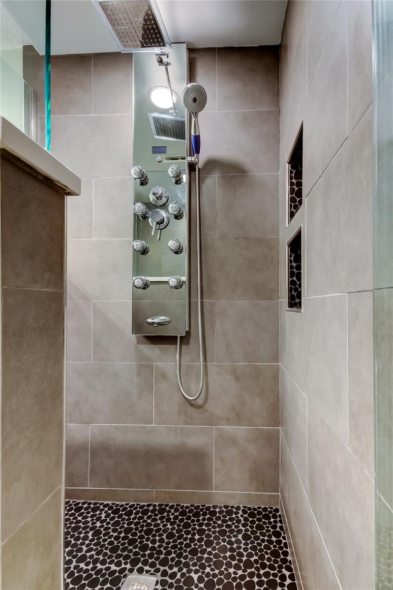 675 S GULFVIEW BLVD #1001, CLEARWATER BEACH, FL, 33767