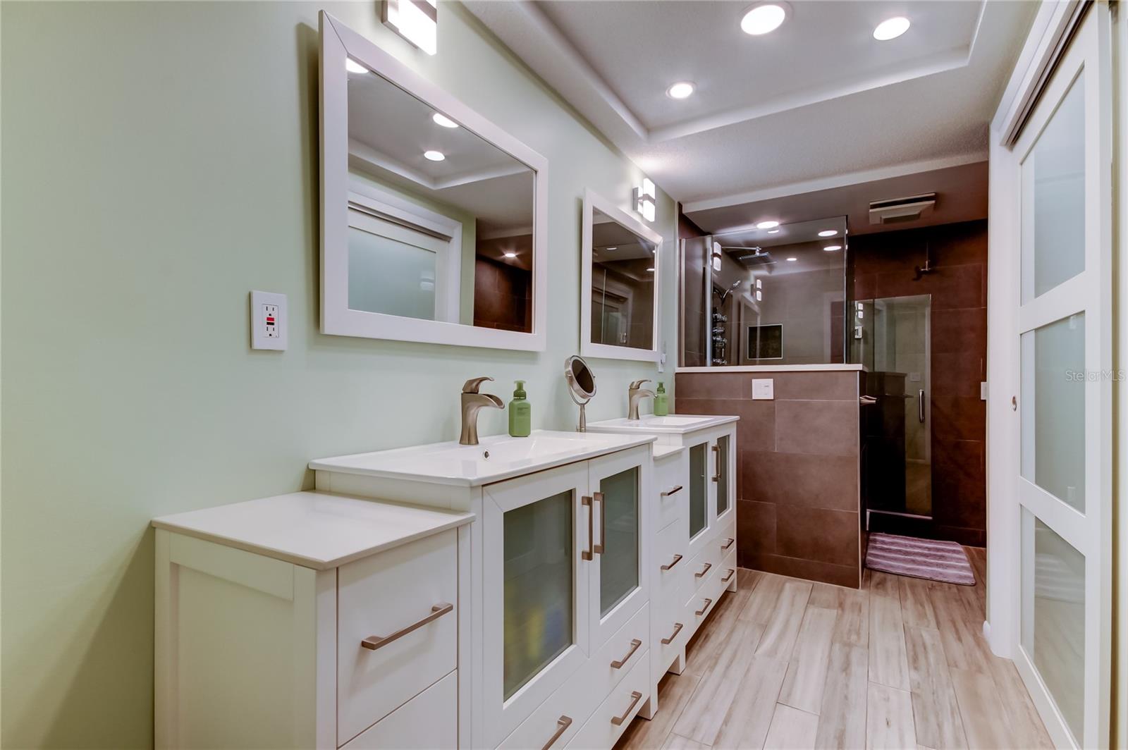 675 S GULFVIEW BLVD #1001, CLEARWATER BEACH, FL, 33767
