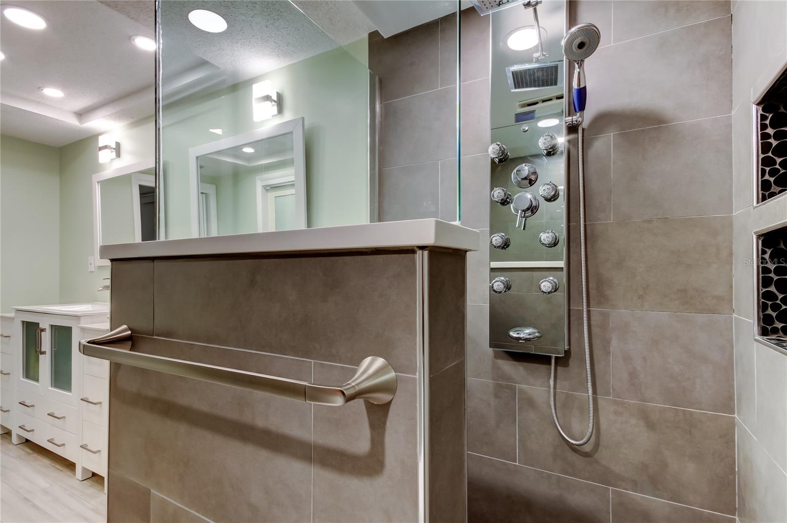 675 S GULFVIEW BLVD #1001, CLEARWATER BEACH, FL, 33767