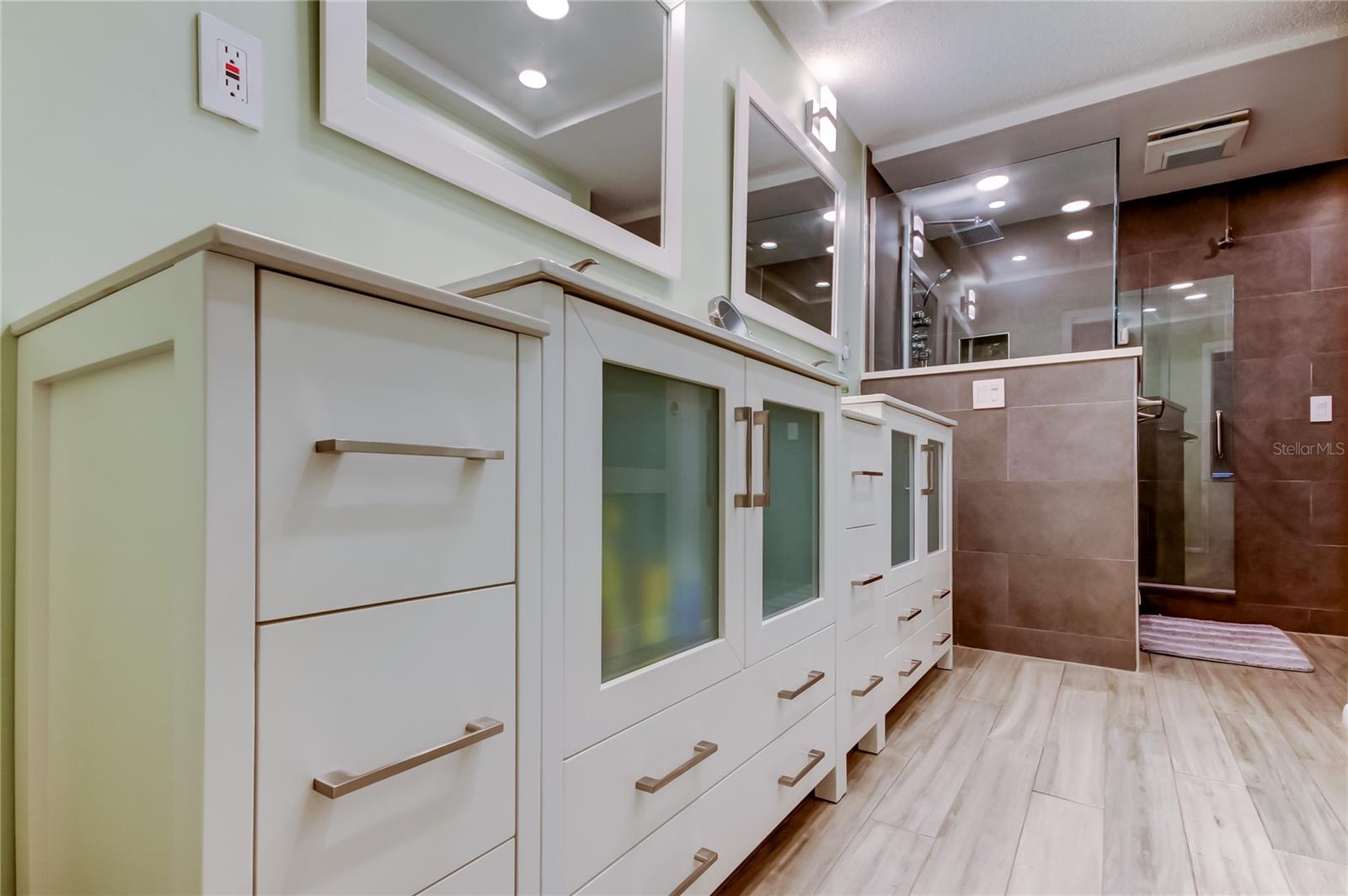 675 S GULFVIEW BLVD #1001, CLEARWATER BEACH, FL, 33767