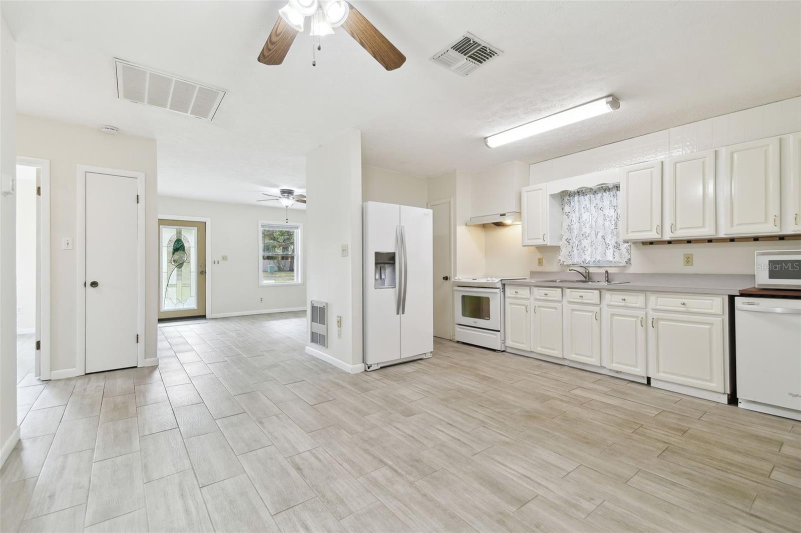 9415 FOREST HILLS DR, TAMPA, FL, 33612