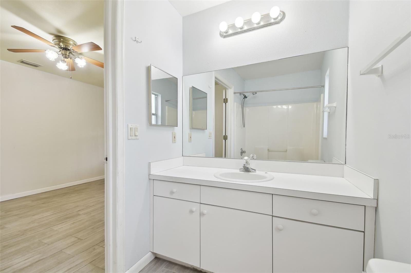 9415 FOREST HILLS DR, TAMPA, FL, 33612