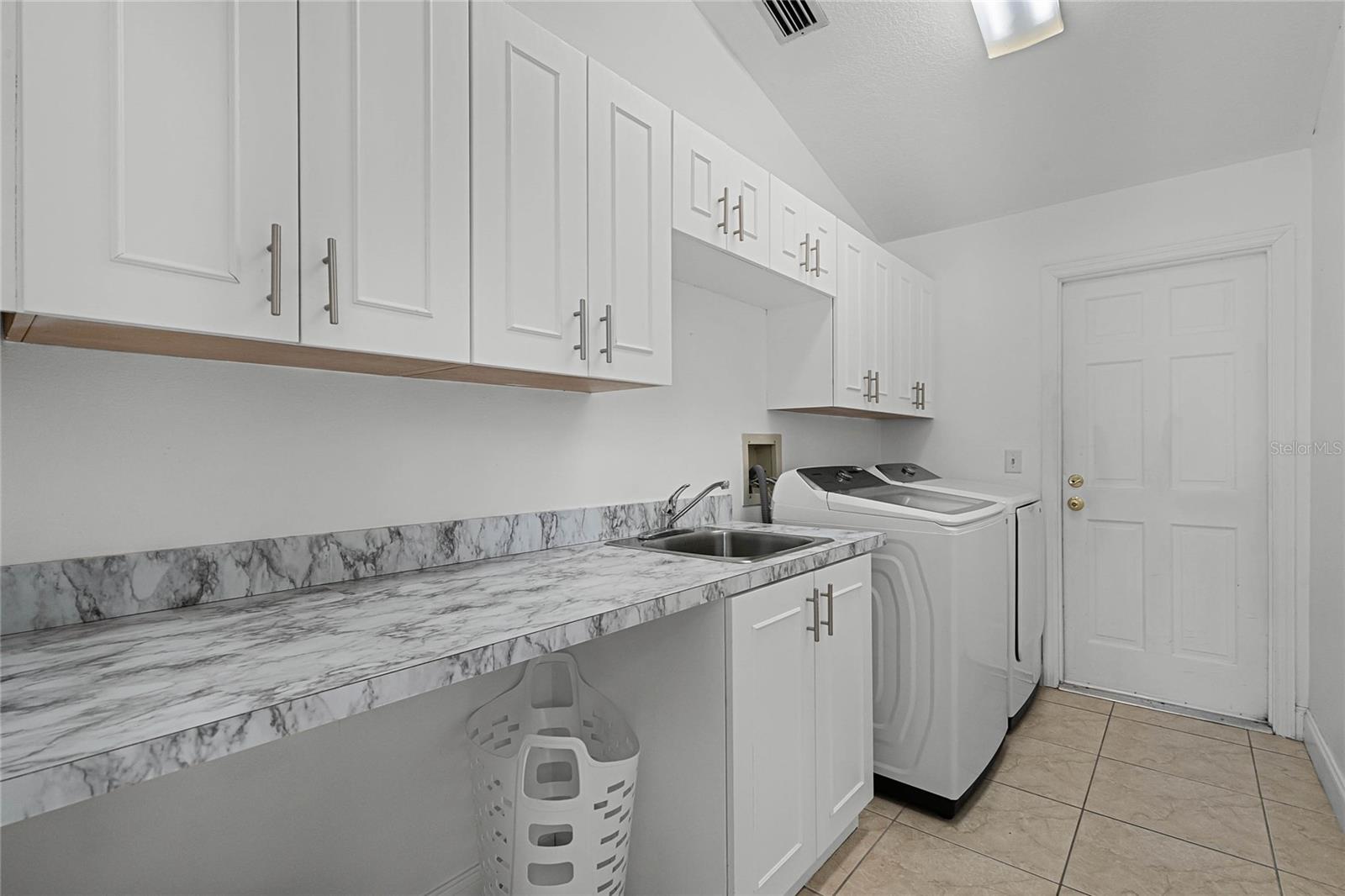 8101 CANYON LAKE CIR, ORLANDO, FL, 32835