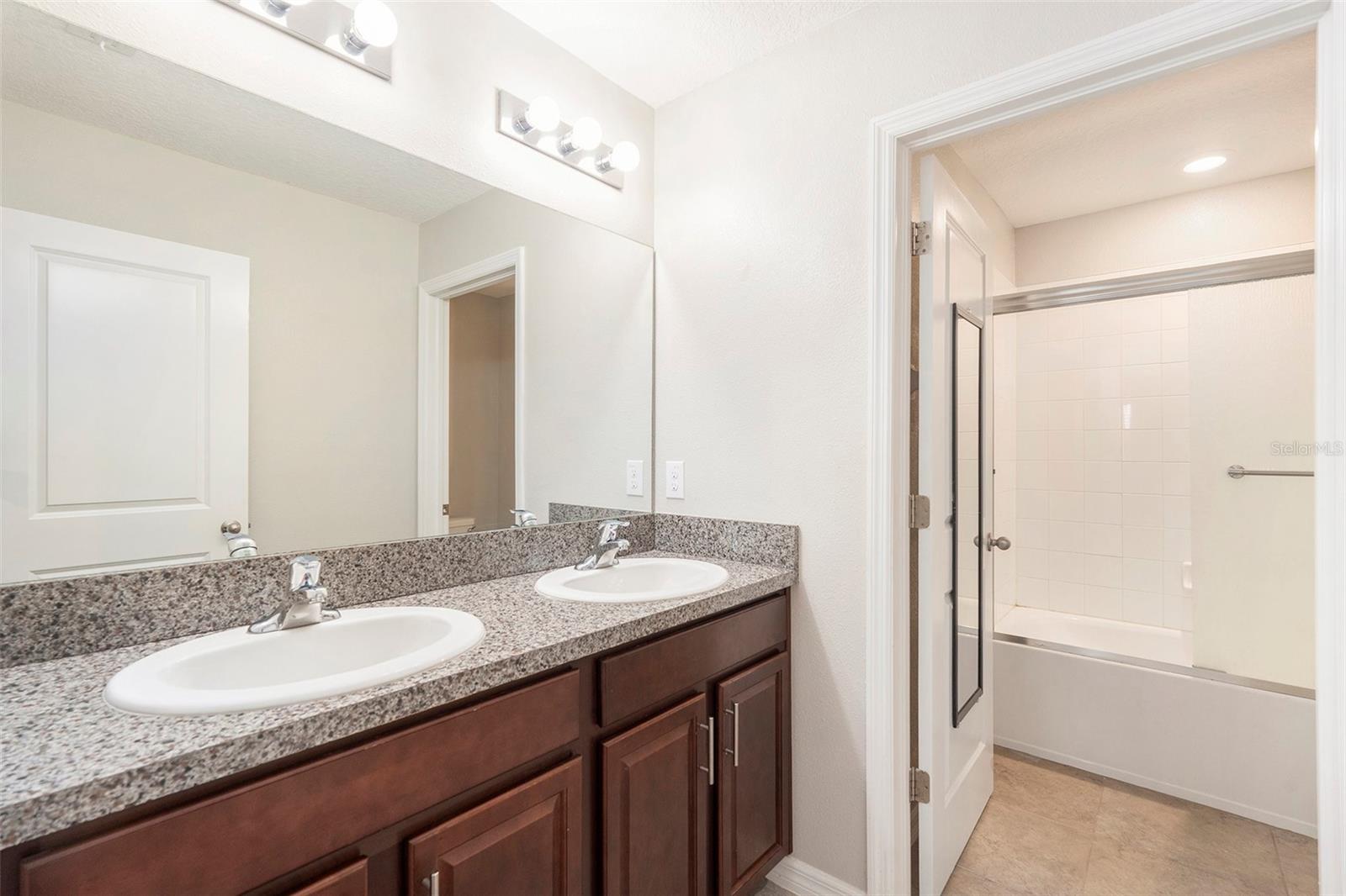 7610 BLUE IRIS LN, TAMPA, FL, 33619