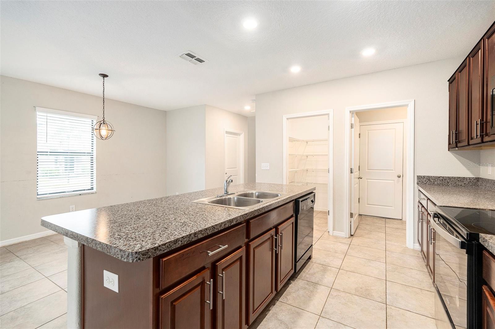 7610 BLUE IRIS LN, TAMPA, FL, 33619
