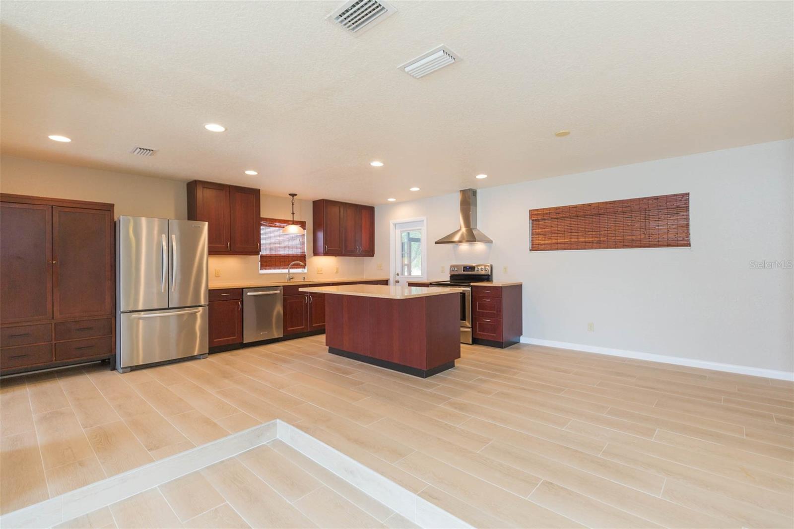 8310 ARCHWOOD CIR, TAMPA, FL, 33615