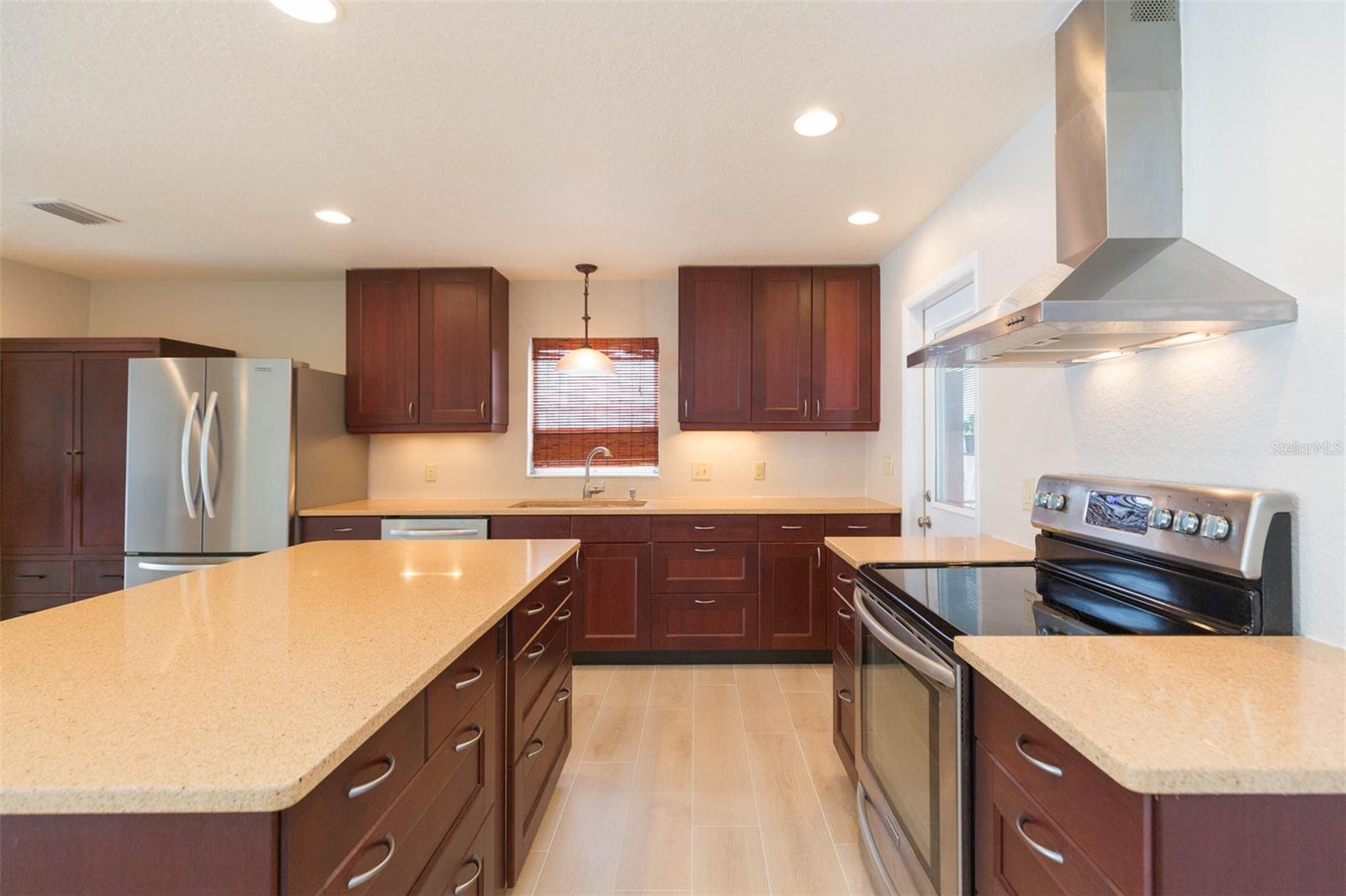 8310 ARCHWOOD CIR, TAMPA, FL, 33615