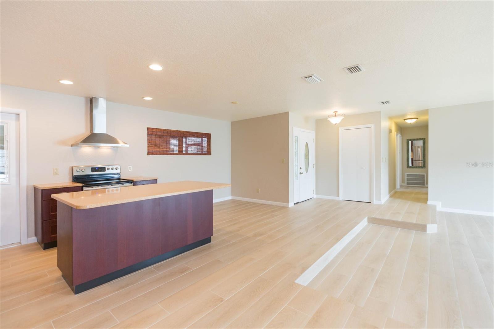 8310 ARCHWOOD CIR, TAMPA, FL, 33615