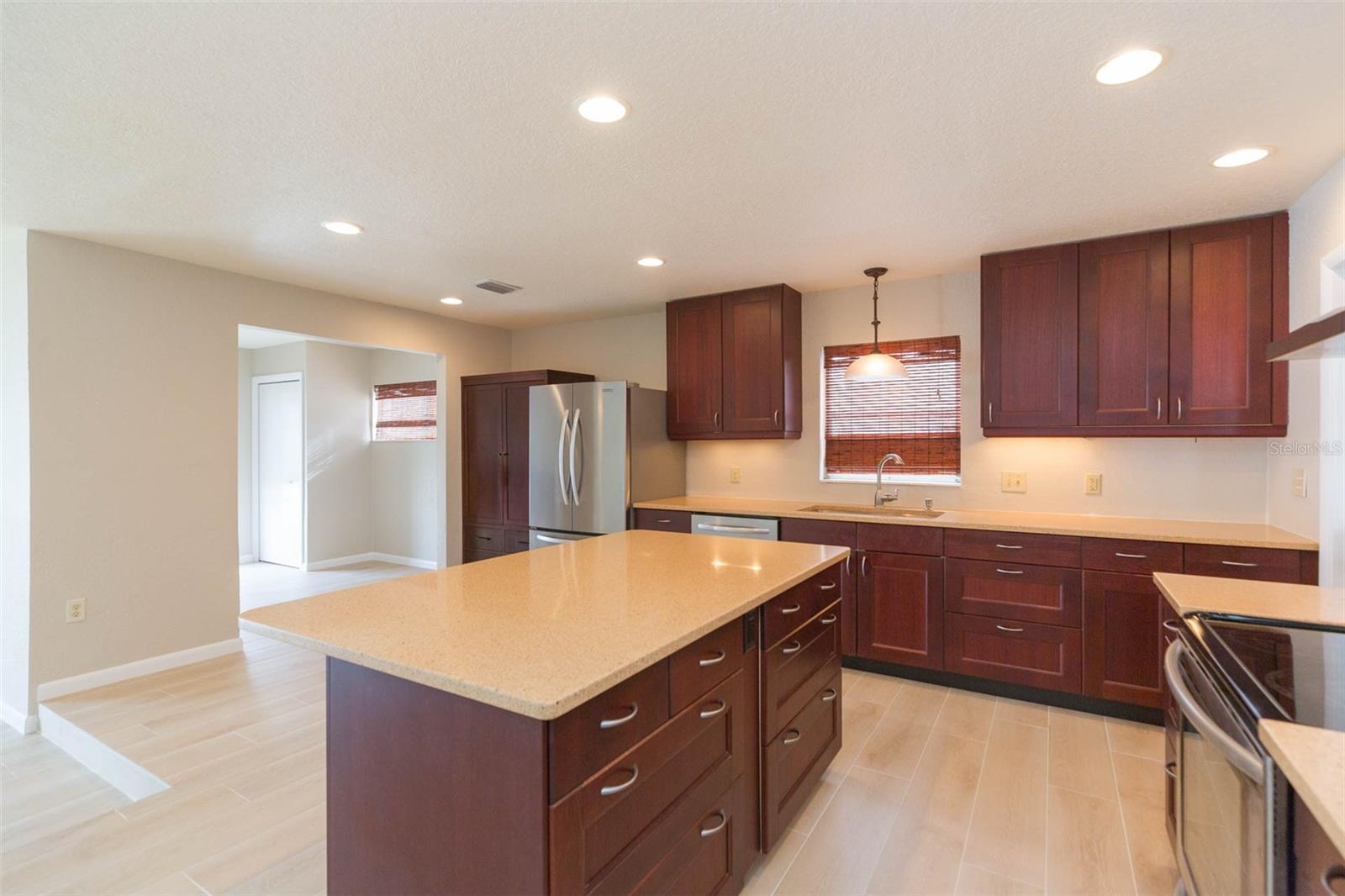 8310 ARCHWOOD CIR, TAMPA, FL, 33615