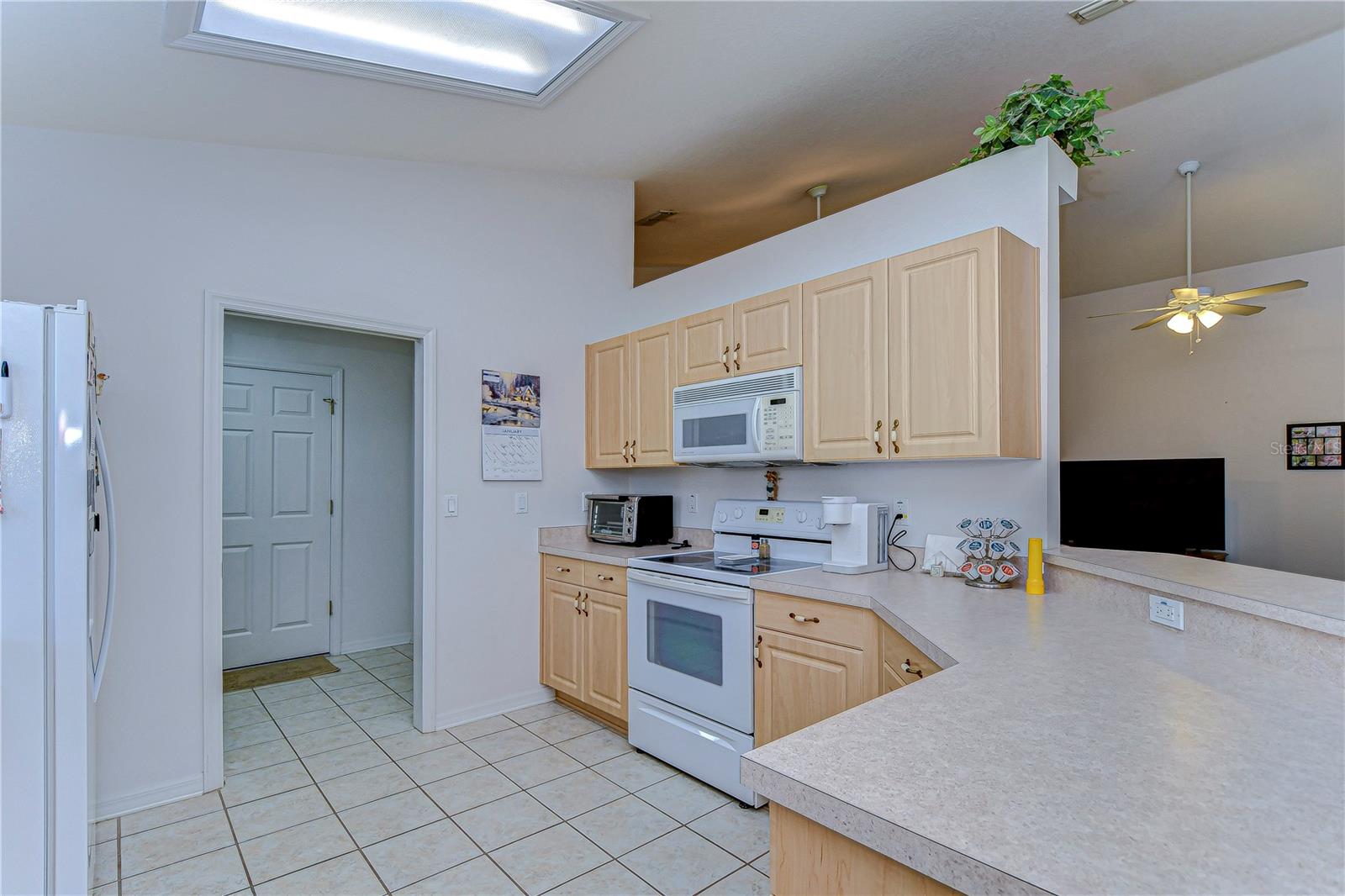 6932 OAKCREST WAY, ZEPHYRHILLS, FL, 33542
