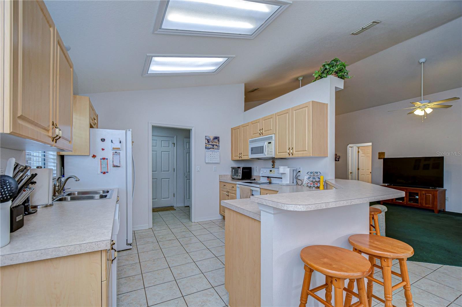 6932 OAKCREST WAY, ZEPHYRHILLS, FL, 33542