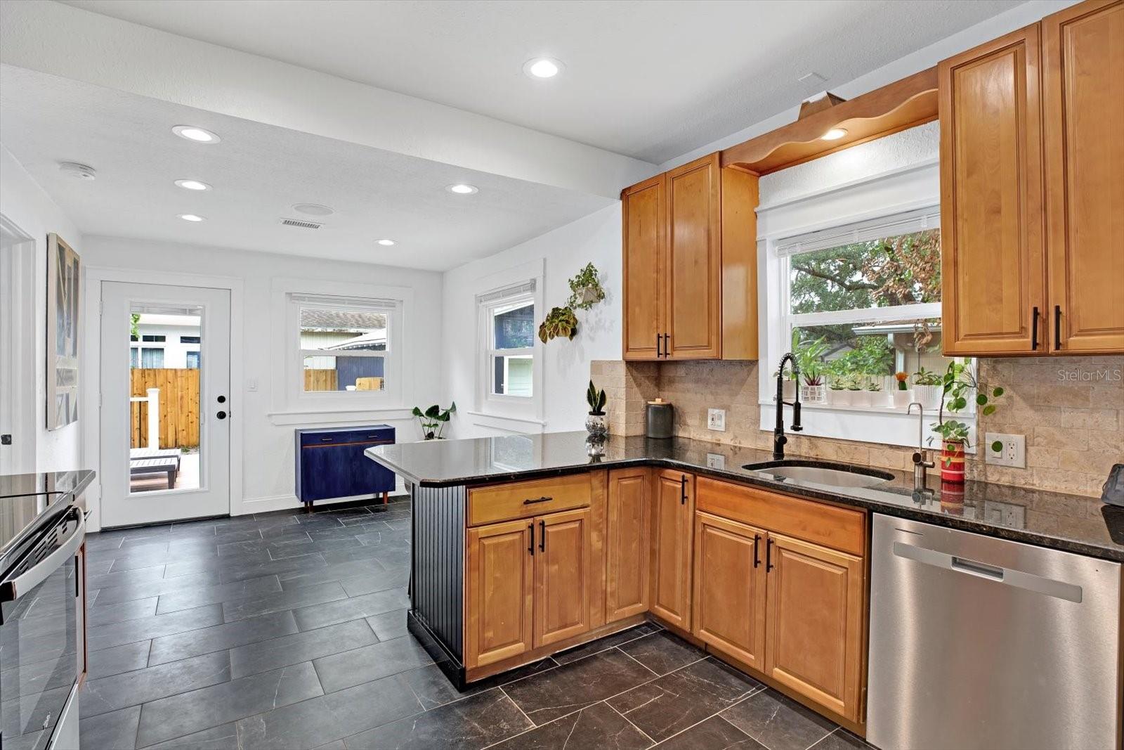 207 E SELMA AVE, TAMPA, FL, 33603