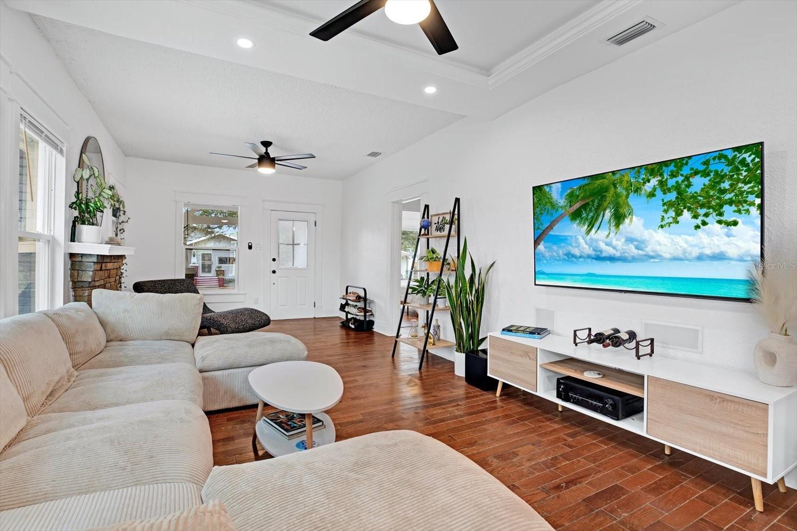 207 E SELMA AVE, TAMPA, FL, 33603
