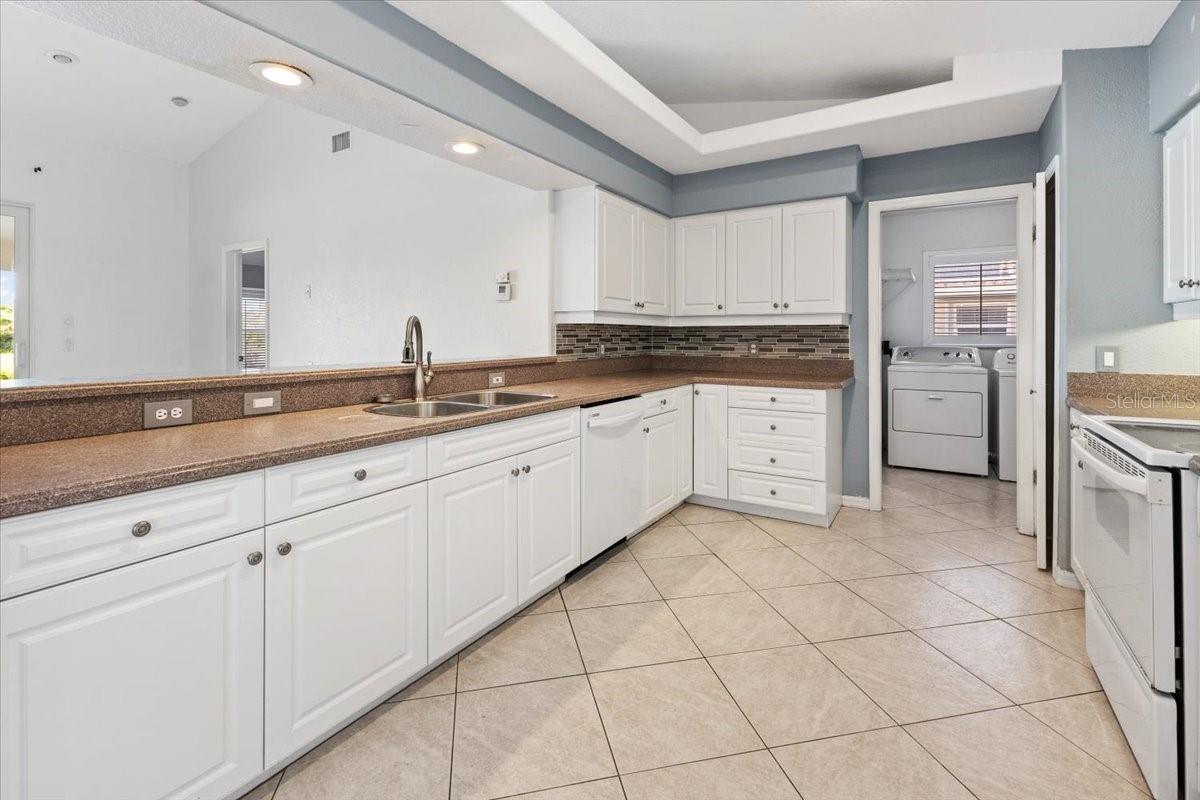 8596 LAKESIDE DR, ENGLEWOOD, FL, 34224