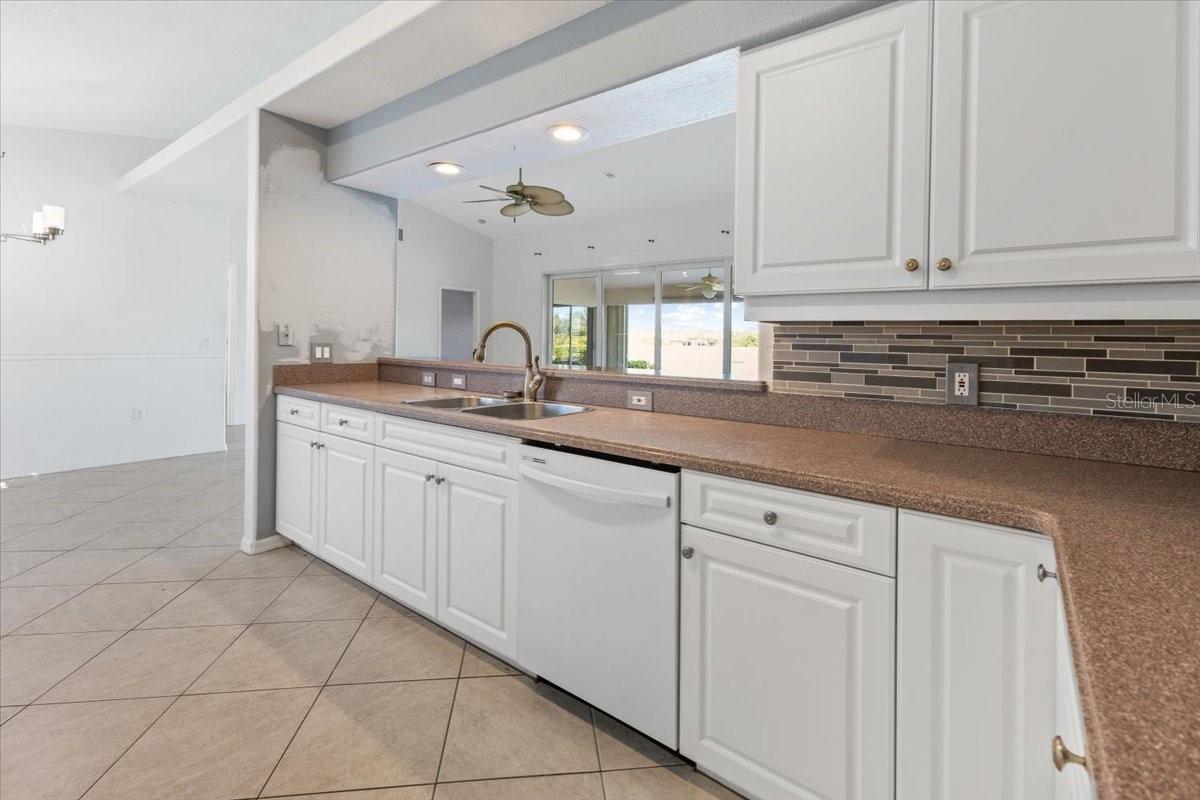 8596 LAKESIDE DR, ENGLEWOOD, FL, 34224
