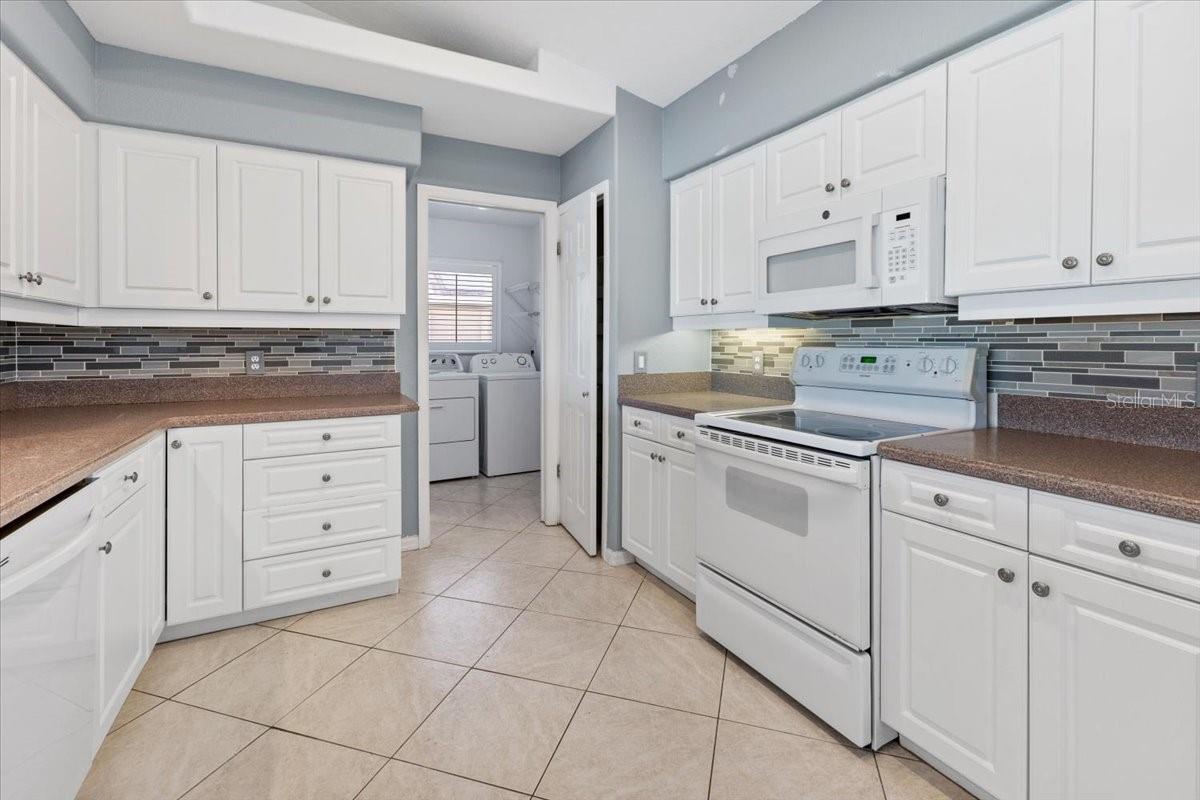 8596 LAKESIDE DR, ENGLEWOOD, FL, 34224