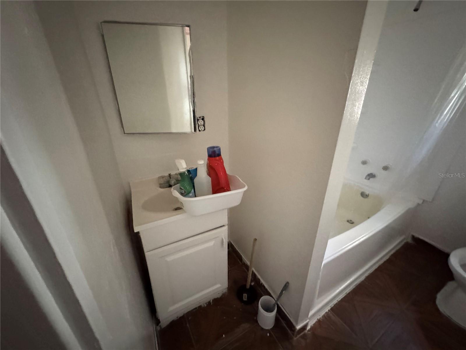 641 W BERESFORD RD, DELAND, FL, 32720