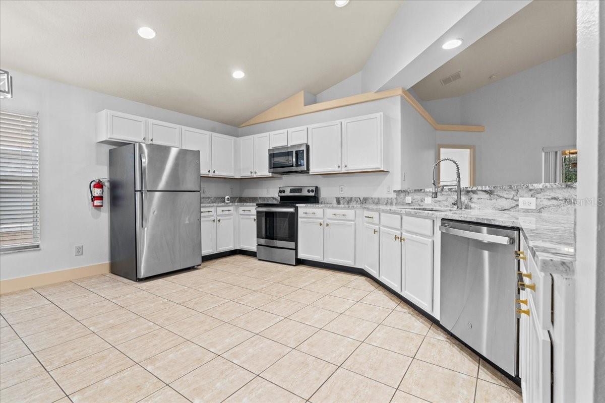 421 ROBIN RD, DAVENPORT, FL, 33896