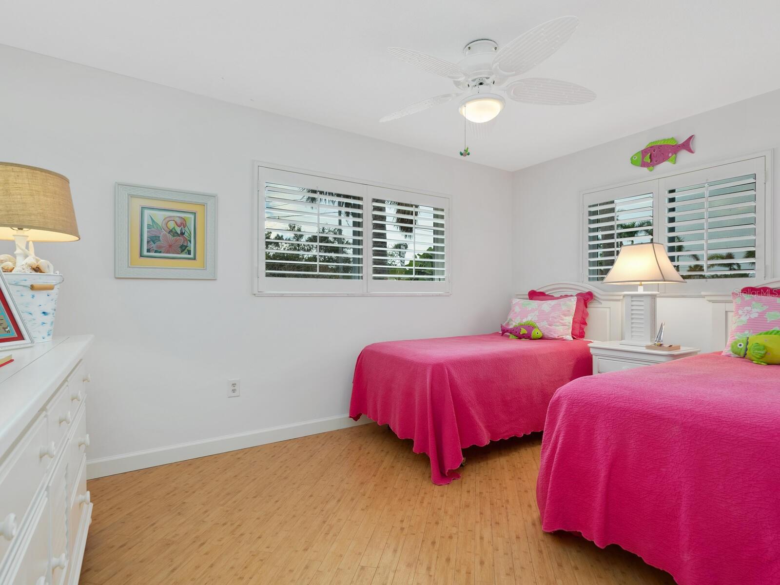 5560 SHADOW LAWN DR, SARASOTA, FL, 34242