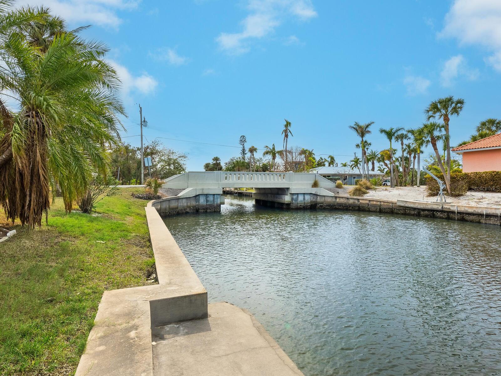 5560 SHADOW LAWN DR, SARASOTA, FL, 34242