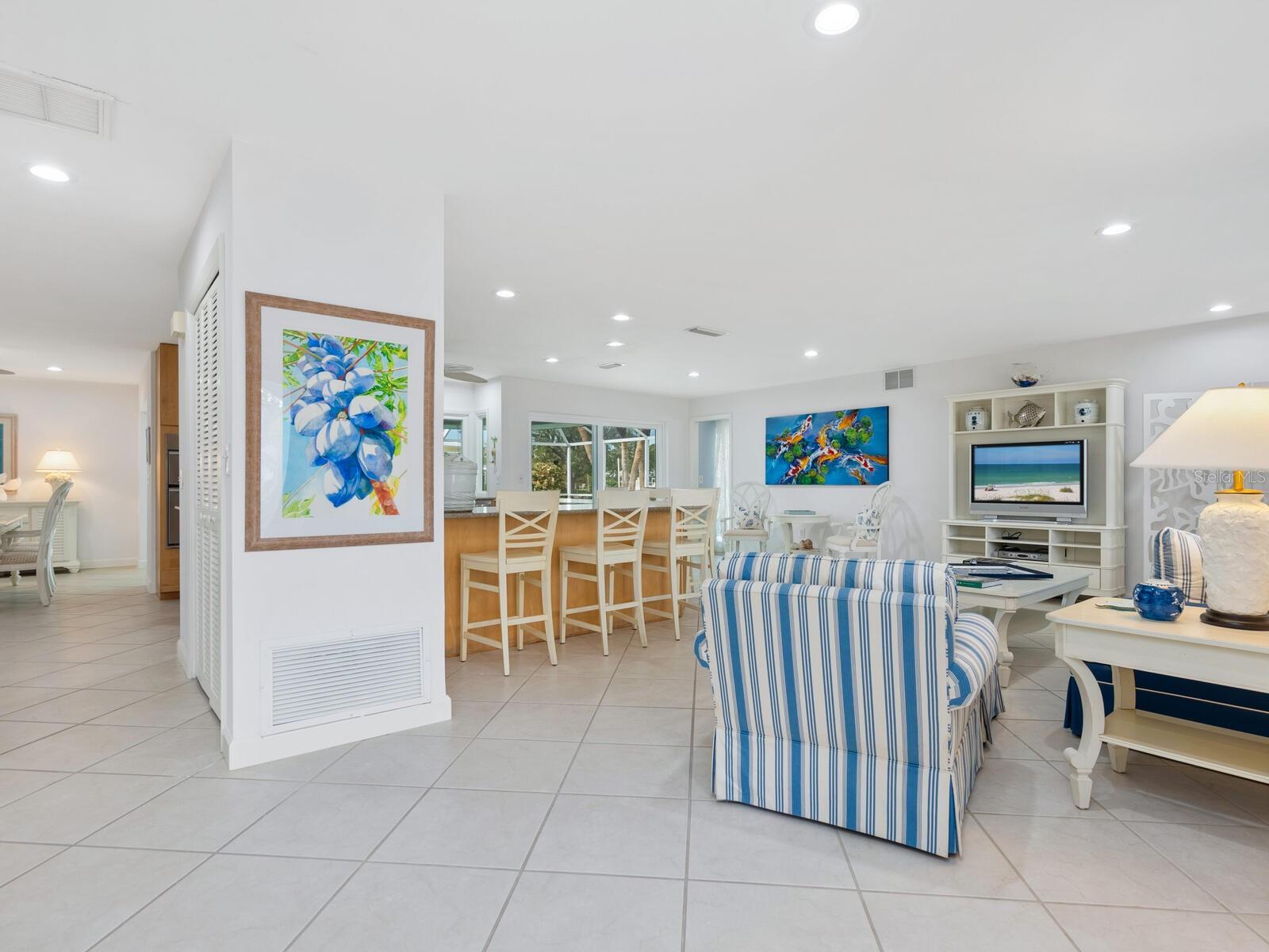 5560 SHADOW LAWN DR, SARASOTA, FL, 34242