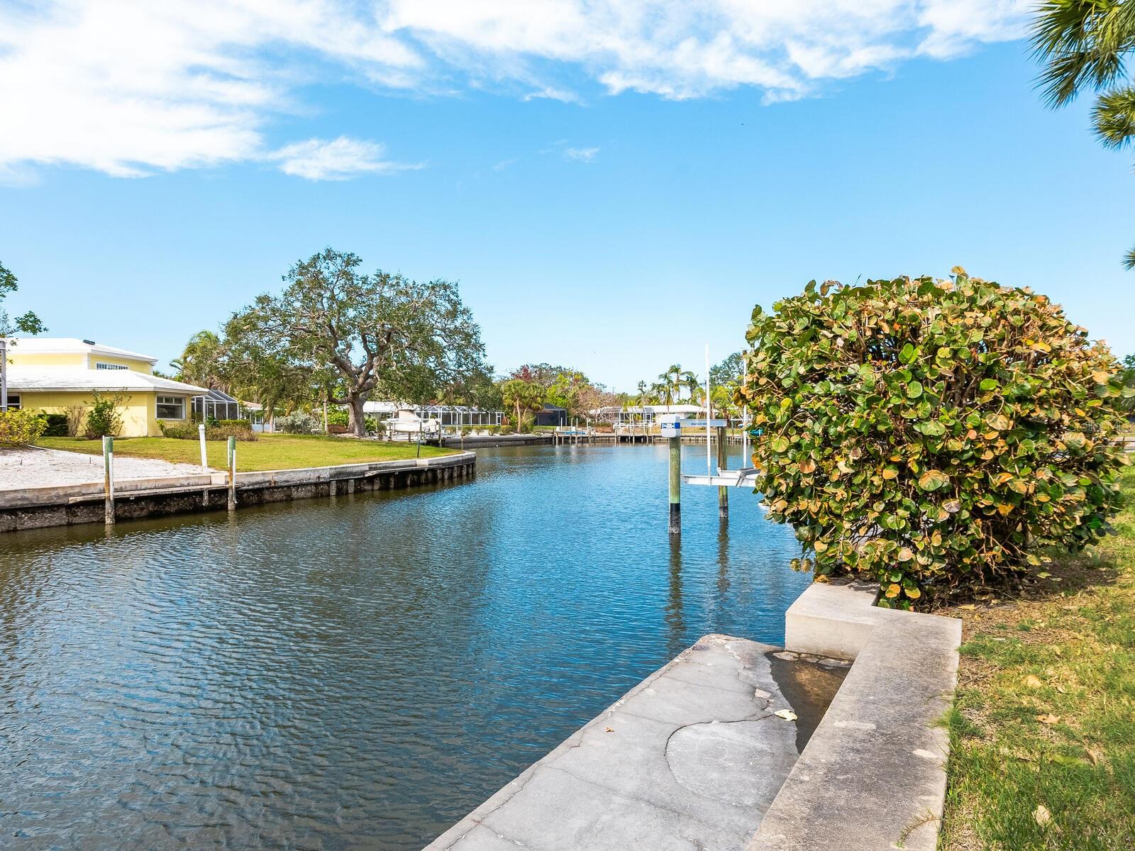 5560 SHADOW LAWN DR, SARASOTA, FL, 34242