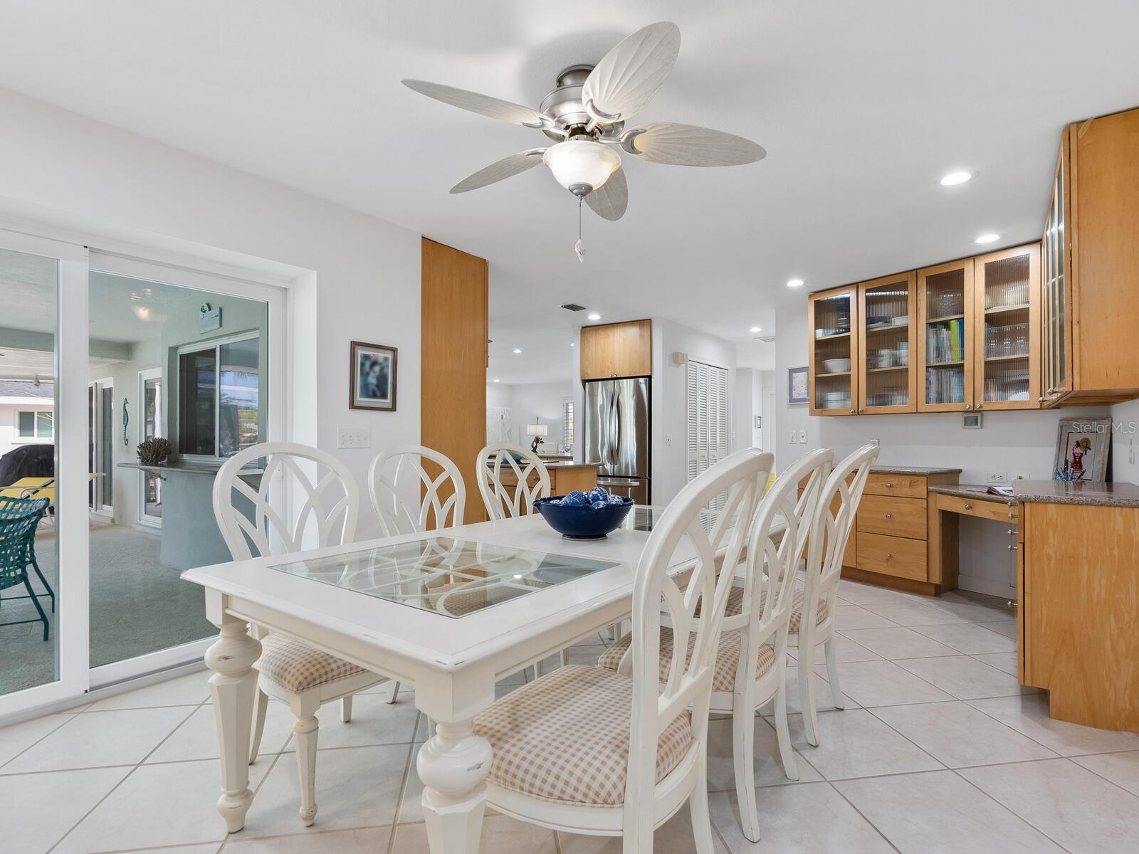5560 SHADOW LAWN DR, SARASOTA, FL, 34242