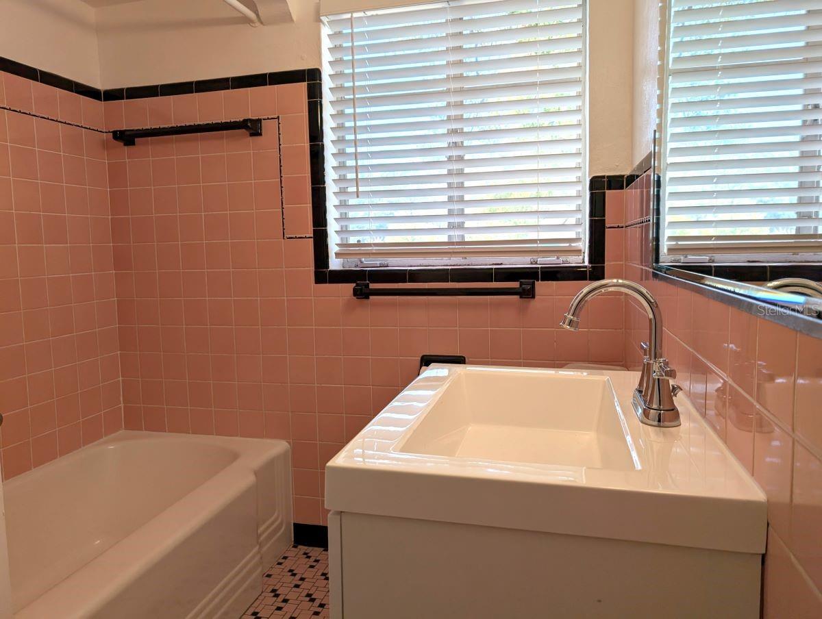 1017 W INDIANA AVE, TAMPA, FL, 33603