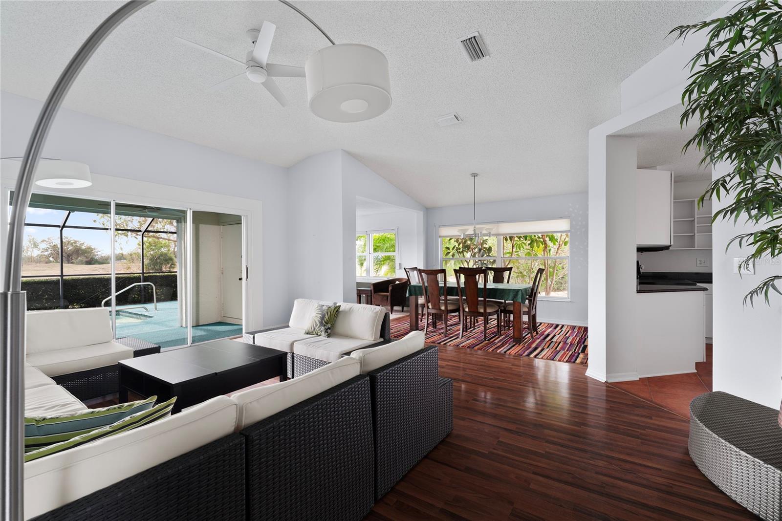936 KINGS BLVD, SUN CITY CENTER, FL, 33573