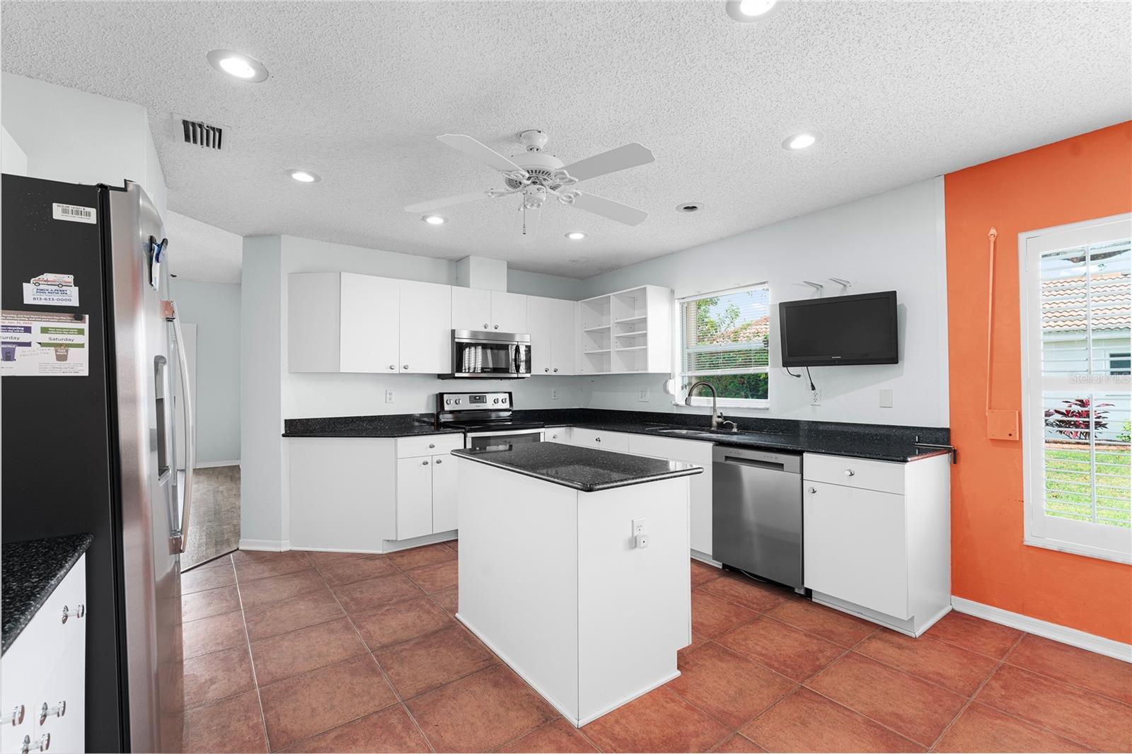 936 KINGS BLVD, SUN CITY CENTER, FL, 33573