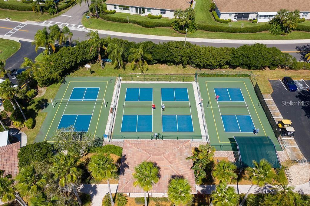 936 KINGS BLVD, SUN CITY CENTER, FL, 33573