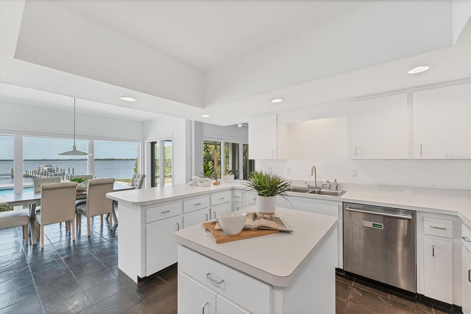 7416 RIVERVIEW DR, BRADENTON, FL, 34209