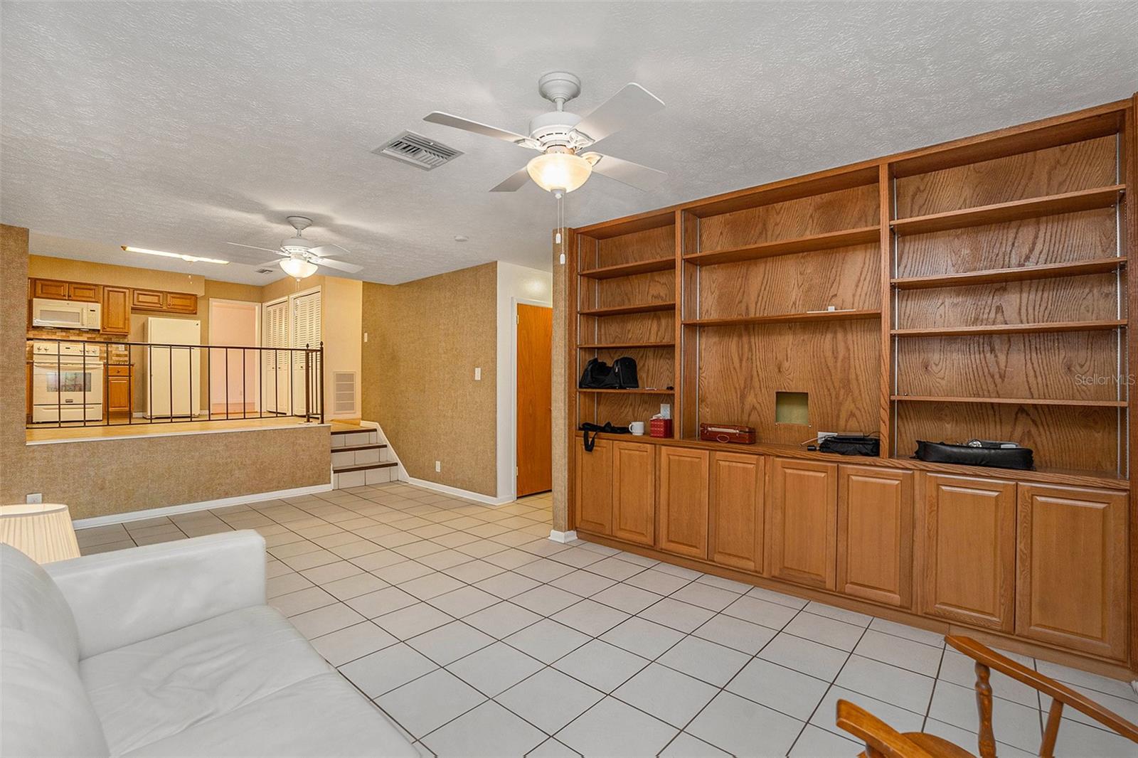 8203 CRENSHAW CIR, TAMPA, FL, 33615