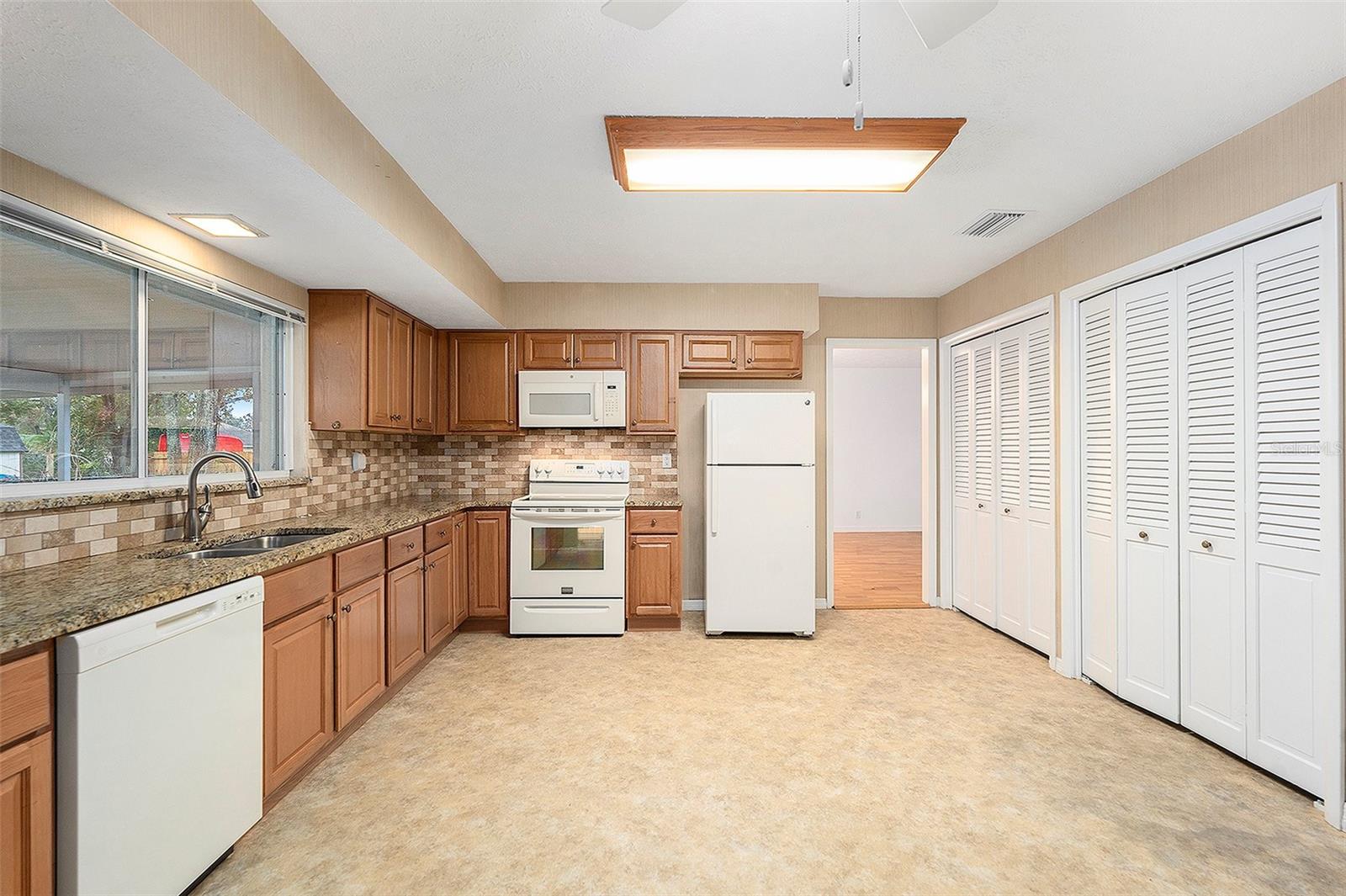 8203 CRENSHAW CIR, TAMPA, FL, 33615