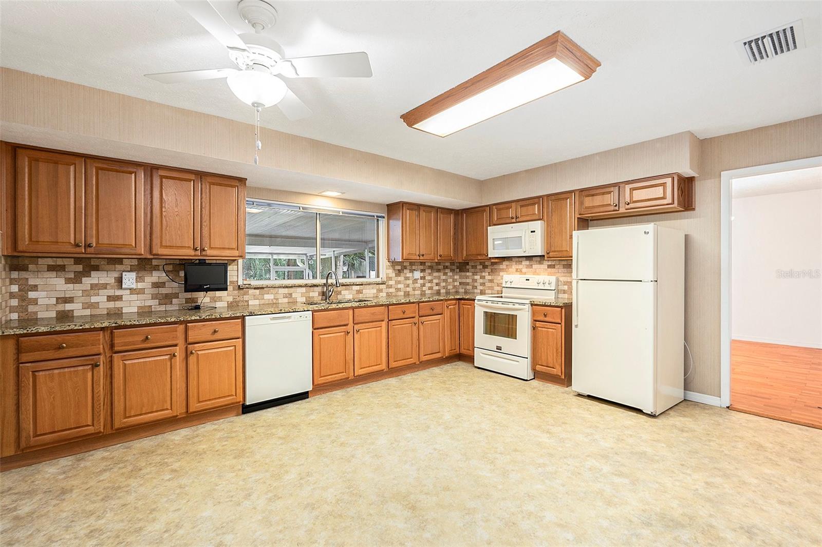 8203 CRENSHAW CIR, TAMPA, FL, 33615