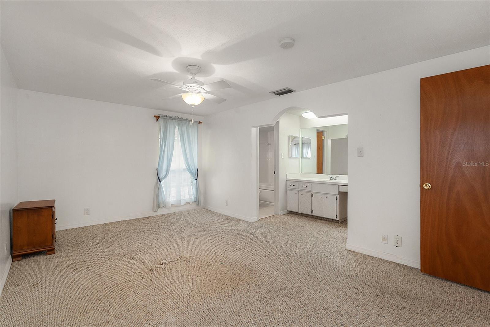 8203 CRENSHAW CIR, TAMPA, FL, 33615