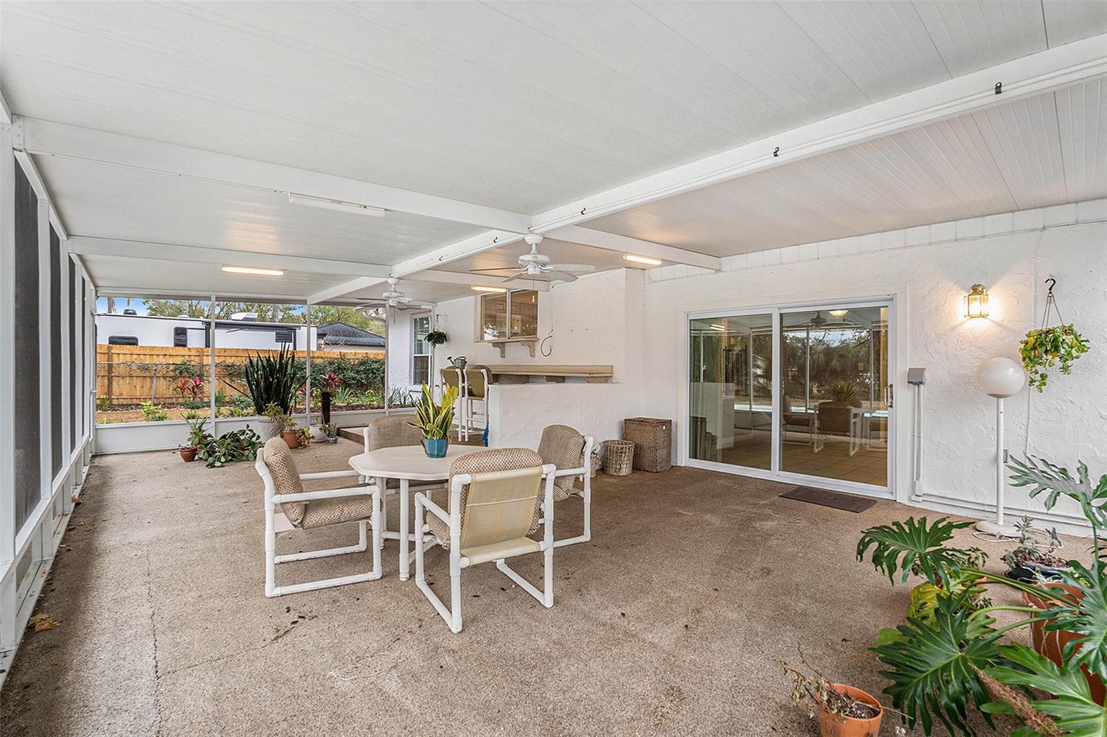8203 CRENSHAW CIR, TAMPA, FL, 33615