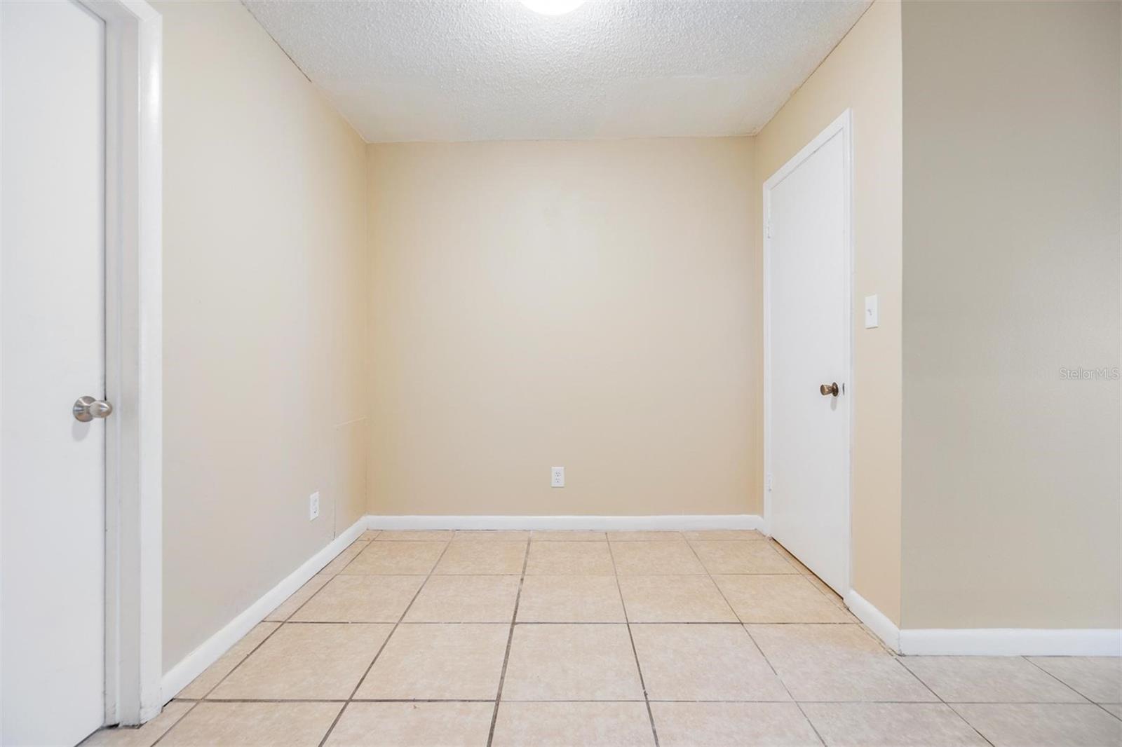 9119 TUDOR DR #E201, TAMPA, FL, 33615
