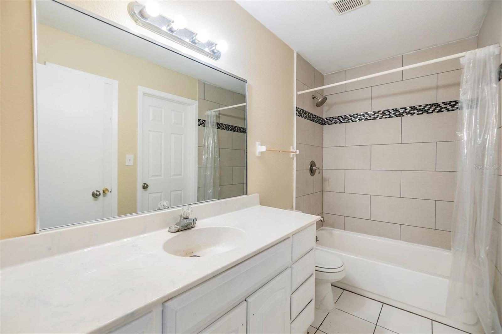 9119 TUDOR DR #E201, TAMPA, FL, 33615