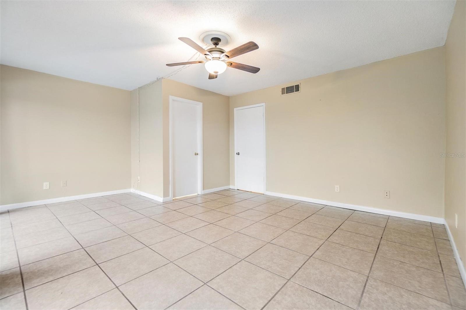 9119 TUDOR DR #E201, TAMPA, FL, 33615