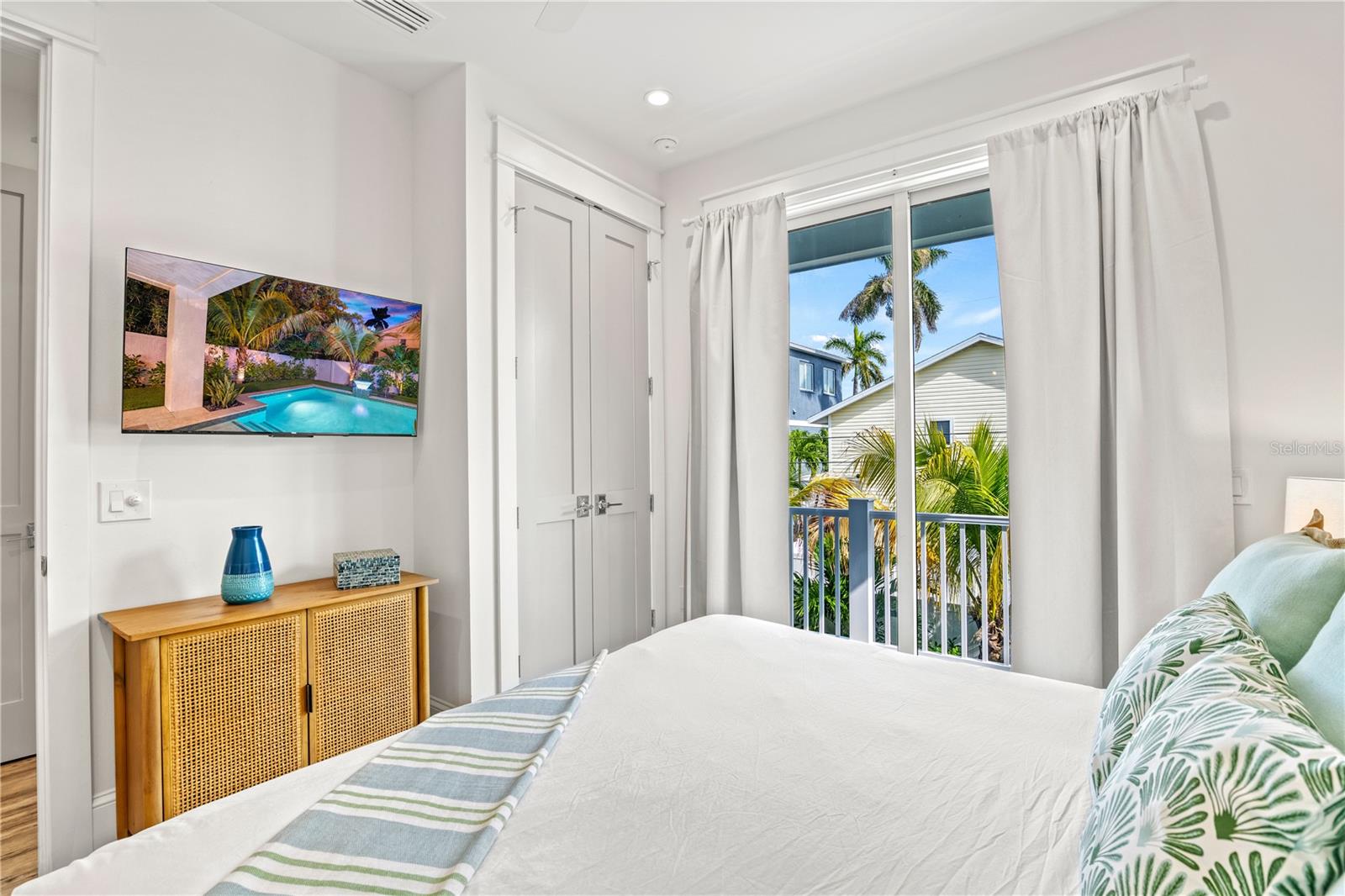2213 AVENUE B, BRADENTON BEACH, FL, 34217