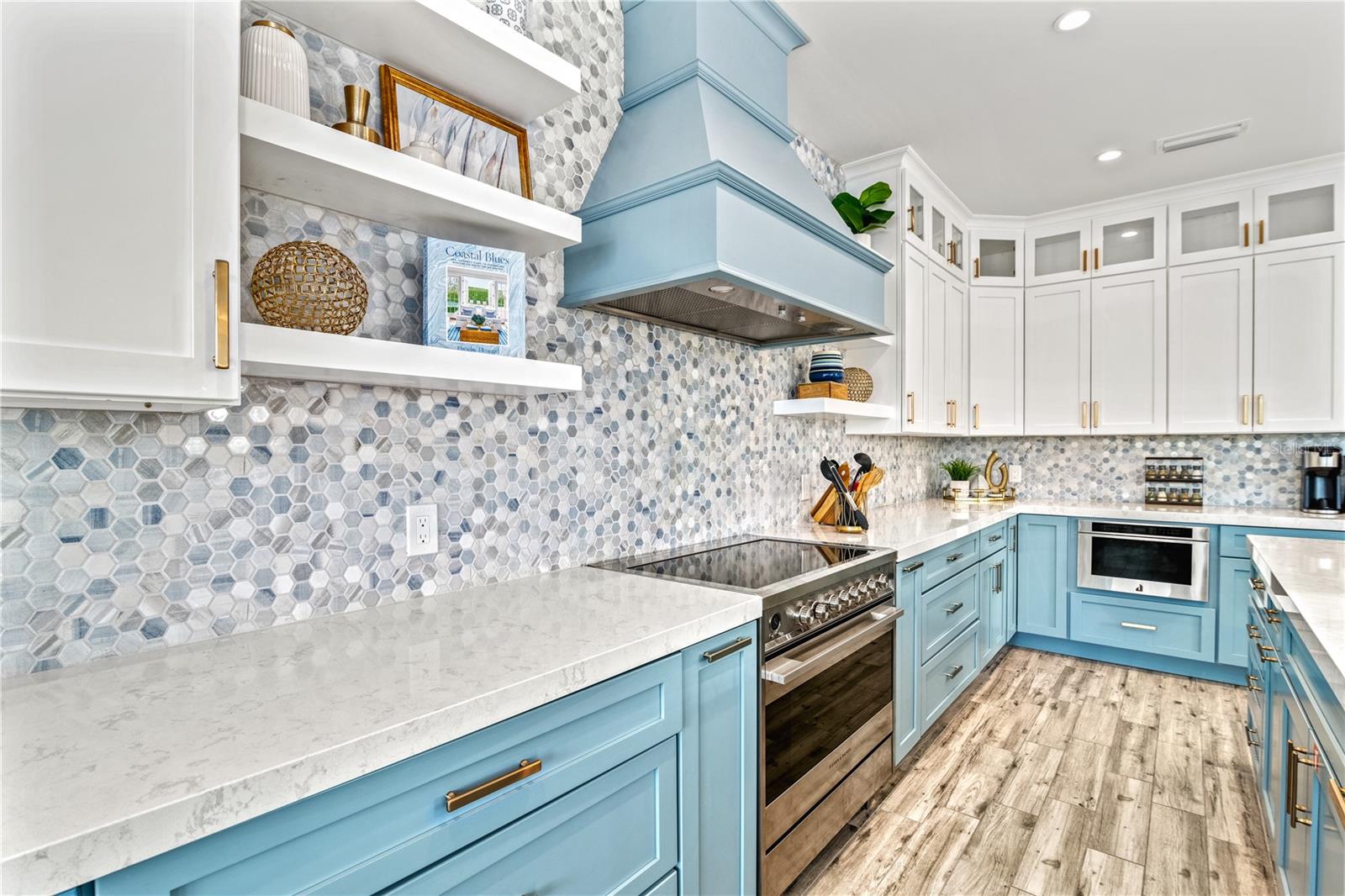 2213 AVENUE B, BRADENTON BEACH, FL, 34217