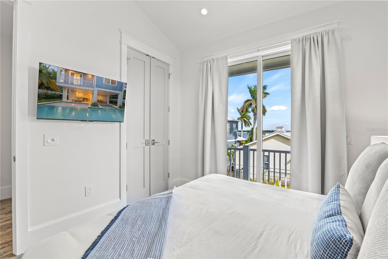2213 AVENUE B, BRADENTON BEACH, FL, 34217
