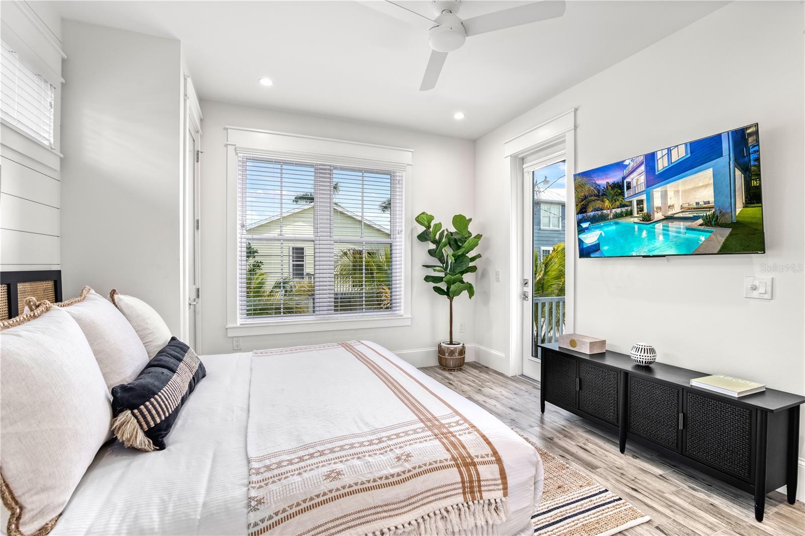 2213 AVENUE B, BRADENTON BEACH, FL, 34217