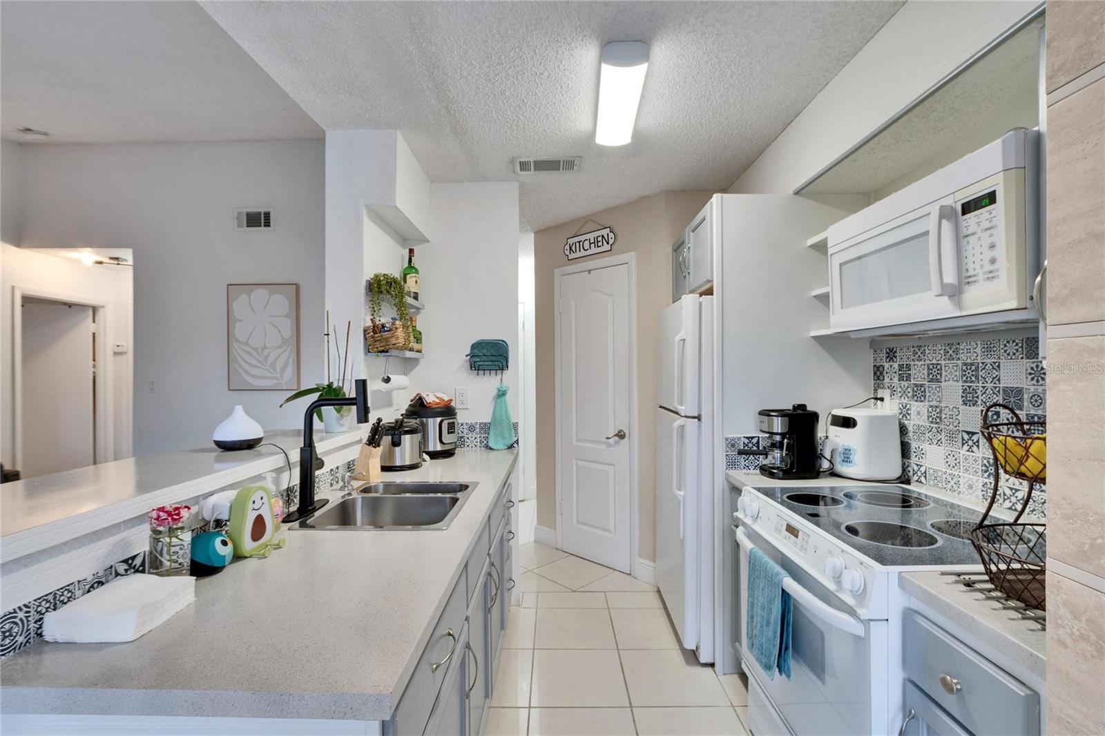 8647 FANCY FINCH DR #203, TAMPA, FL, 33614