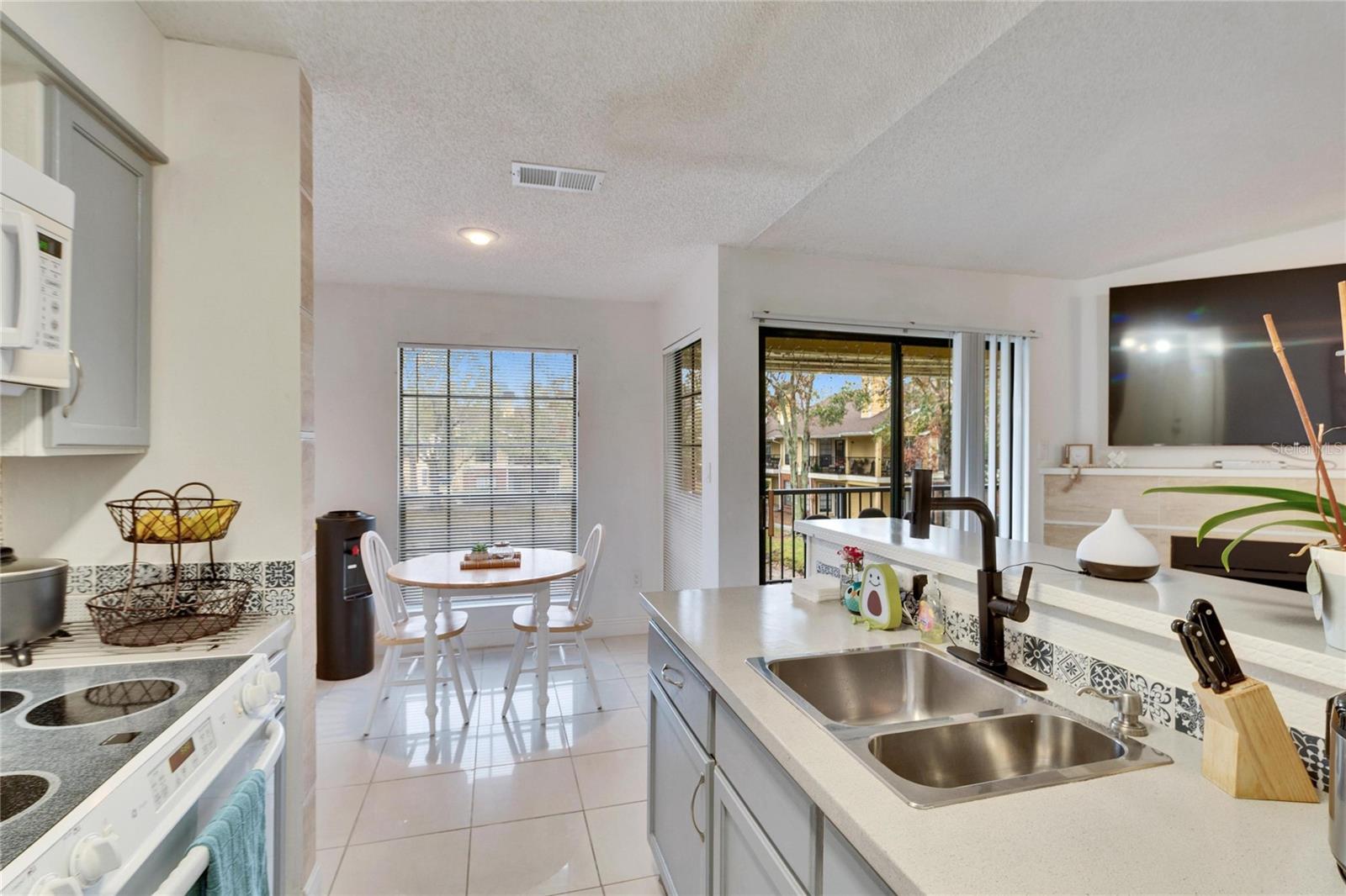 8647 FANCY FINCH DR #203, TAMPA, FL, 33614